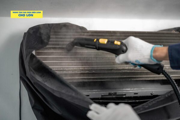 Dịch vụ vệ sinh máy lạnh quận Tân Phú