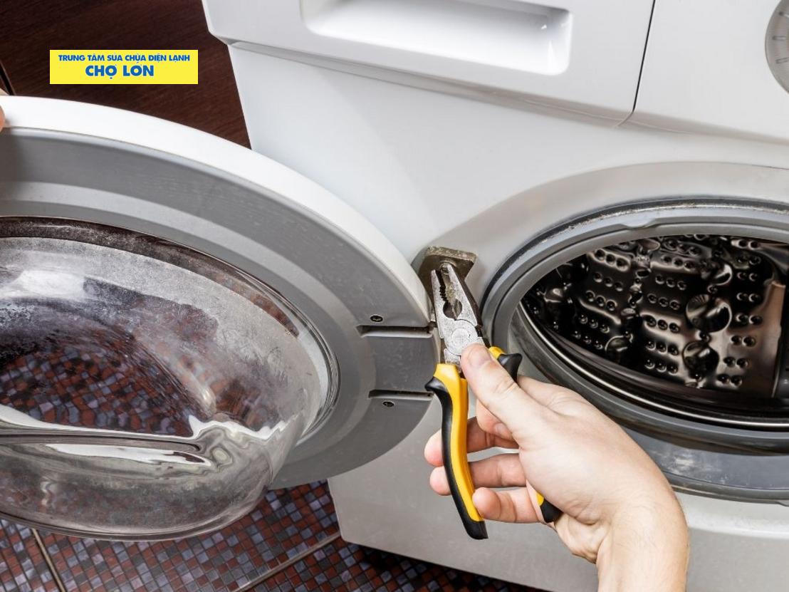 Kiểm tra động cơ máy giặt lỗi không quay