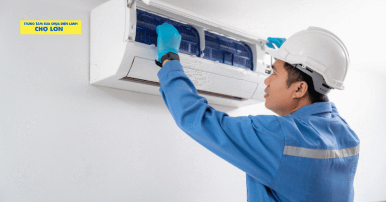 Làm sạch dàn nóng máy lạnh quận 3