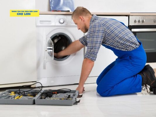 Thay linh kiện máy giặt không xả nước