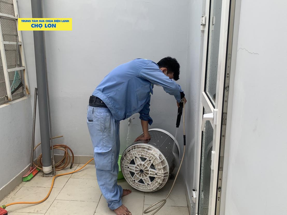 Vệ sinh máy giặt không xả nước hiệu quả