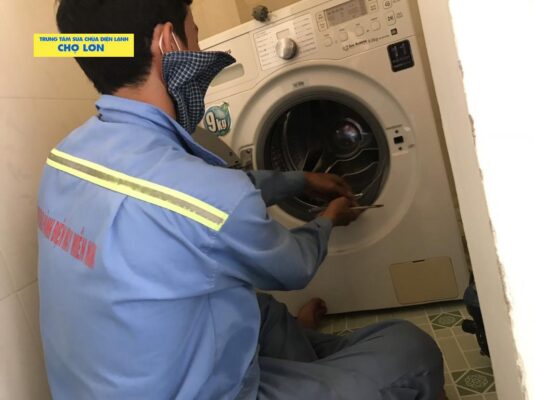 Vệ sinh máy giặt sạch sẽ Quận 11