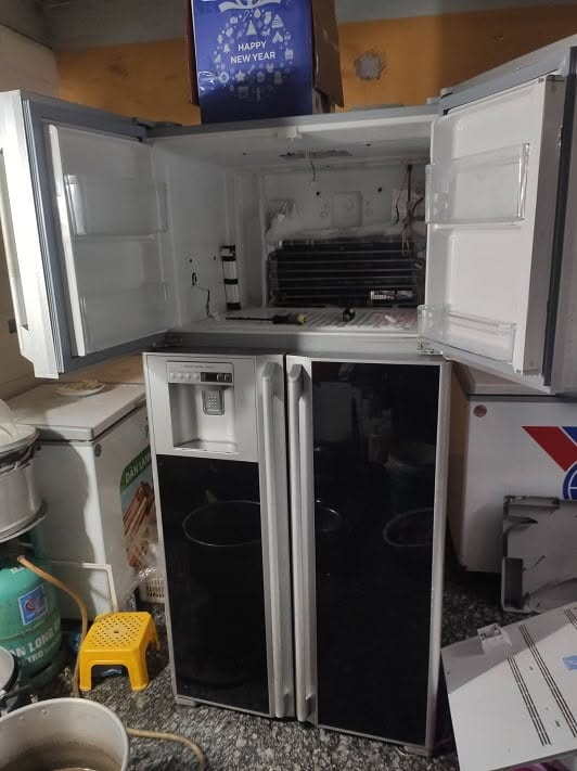 Tủ lạnh side by side mở vách ngăn đá kiểm tra dàn lạnh tại phường Tân Sơn Nhì