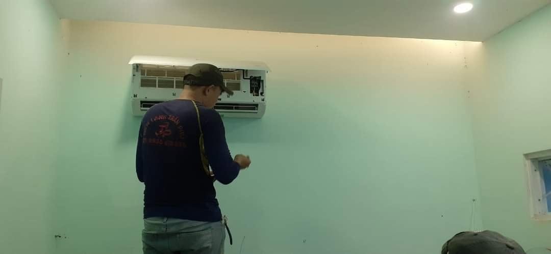 Vệ sinh dàn nóng máy lạnh bám bụi tại phường Tây Thạnh