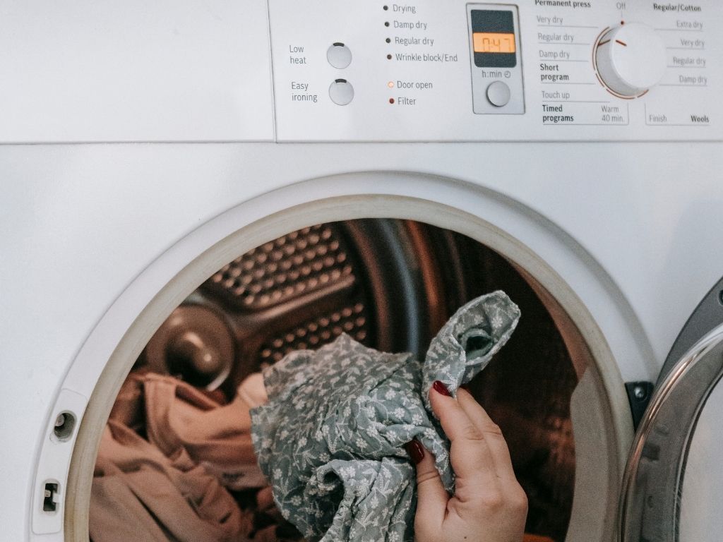 Bảng điều khiển và chế độ sấy trên máy sấy quần áo