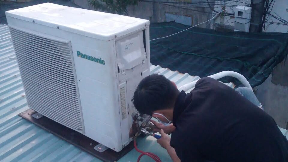 Thợ sửa máy lạnh Điện Máy Xanh đã hết bảo hành tại nhà khách ở TP.HCM
